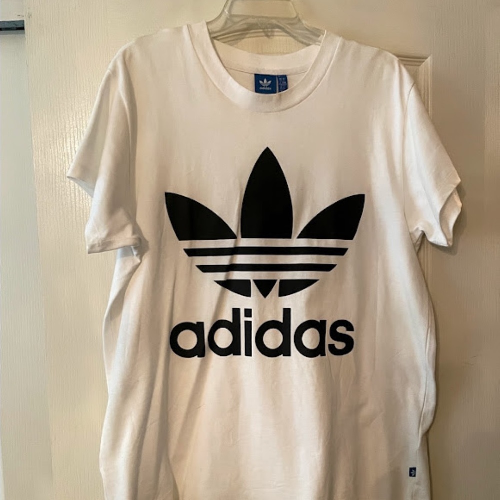 Adidas black logo shirt size medium perfect condition